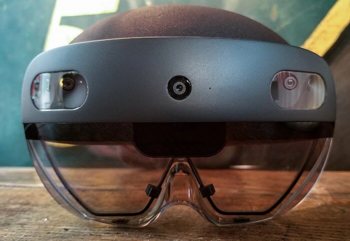 Những cải tiến đáng kể của kính thực tế ảo tăng cường Microsoft HoloLens 2 và ứng dụng vào những lĩnh vực nào? Những cải tiến đáng kể của kính thực tế ảo tăng cường Microsoft HoloLens 2 và ứng dụng vào những lĩnh vực nào?